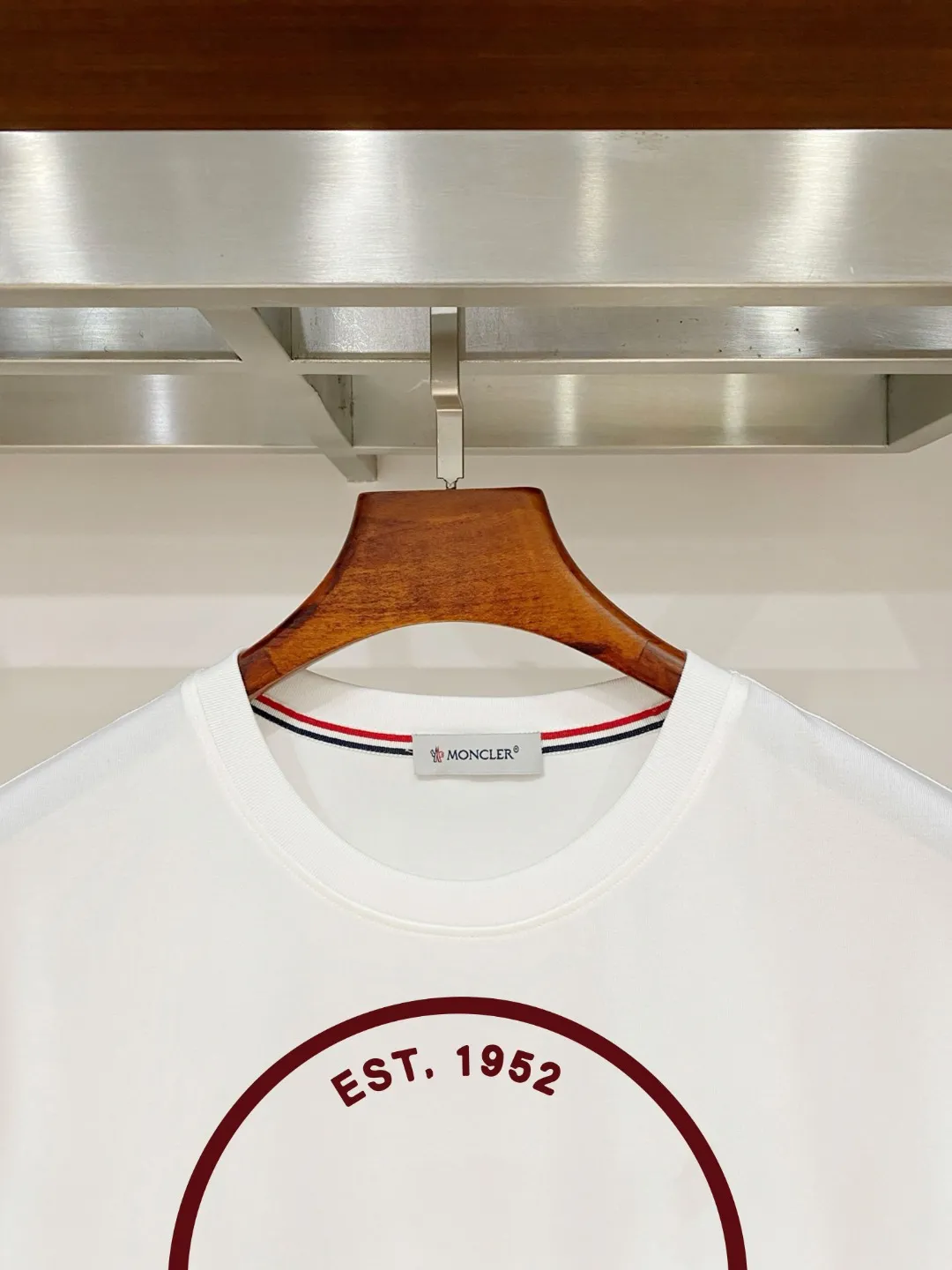 Moncler T 26s New Arrival Supima 210 ， ， + ， ， ， ， ， Breathable， ！ ， ， ，Series ， 5 ， ， 100 ， 1% . Versatile， 。 Breathable， ：White// /Light Green /Khaki / /Black Sizes：M-3XL Size ：178-130 L